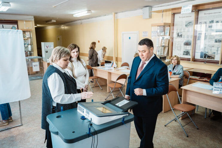 Губернатор Игорь Руденя проголосовали на выборах Президента России