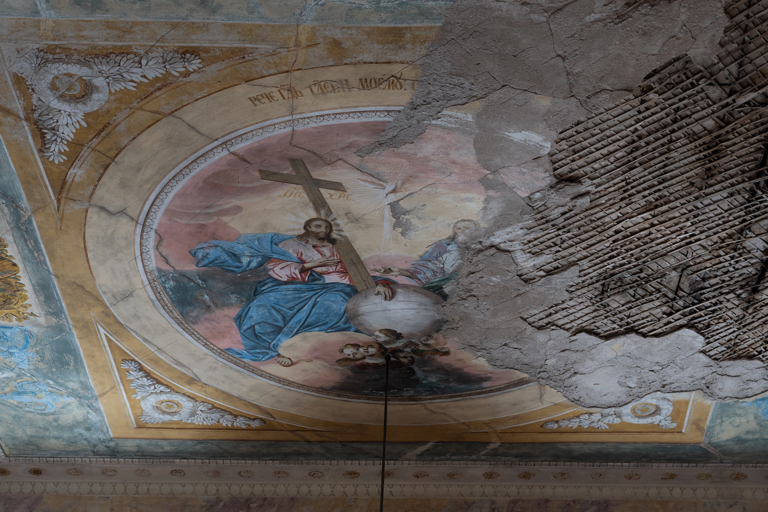 Блогер показал уникальную сельскую церковь в Тверской области