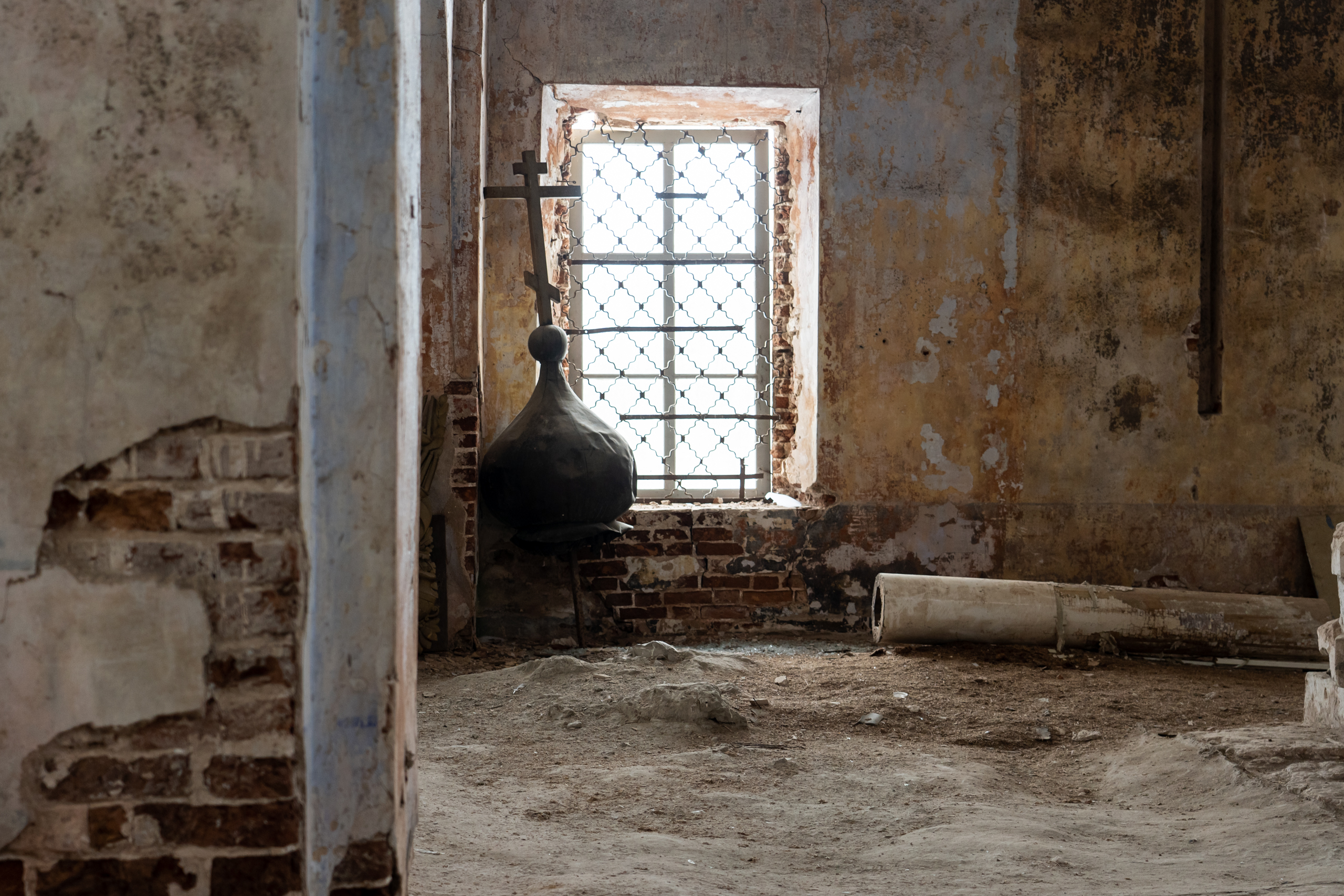 Блогер показал уникальную сельскую церковь в Тверской области