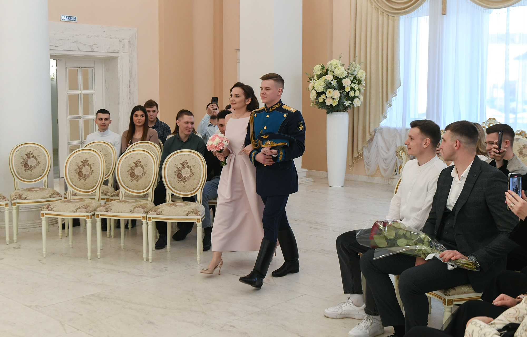 В Твери молодожены пришли на избирательный участок