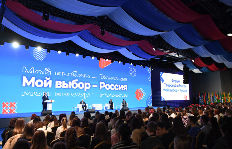 Следователем Старицкого отдела полиции МО МВД России «Ржевский» возбуждено уголовное дело по части 2 статьи 158 Уголовного кодекса Российской Федерации «Кража». В полицию Старицы за помощью обратилась директор одной из управляющих компаний города. Женщина сообщила, что неизвестный проник в подвальное помещение, где хранилось имущество организации, откуда похитил электрические провода на общую сумму около 17 000 рублей. В результате проведенного комплекса оперативно-разыскных мероприятий сотрудники уголовного розыска установили и задержали злоумышленника, которым оказался 30-летний ранее судимый бывший работник компании. Он стал фигурантом уголовного дела. Подозреваемый признался, что знал, где хранится ключ. Злоумышленник проник в подсобное помещение и сорвал со стен электрические провода. Похищенный медный кабель он очистил от оплетки, обжег и сдал в пункт приема металла, выручив 500 рублей. Вскоре полицейские раскрыли данное преступление. Ведется следствие. Согласно санкциям инкриминируемой части статьи, максимальная мера наказания составляет 5 лет лишения свободы.