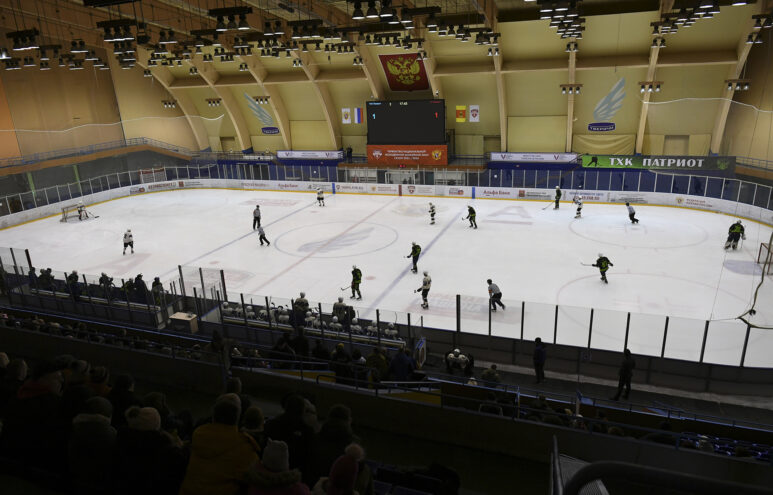 Тверские и московские хоккеисты поздравили болельщиц с Международным женским днем