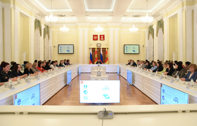 Игорь Руденя провел встречу с представителями сфер соцзащиты и семейной политики Тверской области