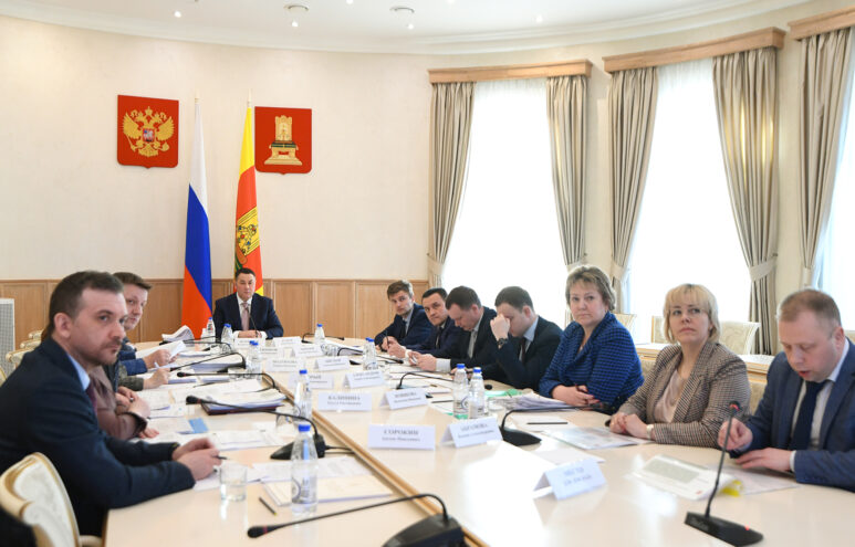 В Тверской области введут надбавки для работников учреждений образования за выслугу лет