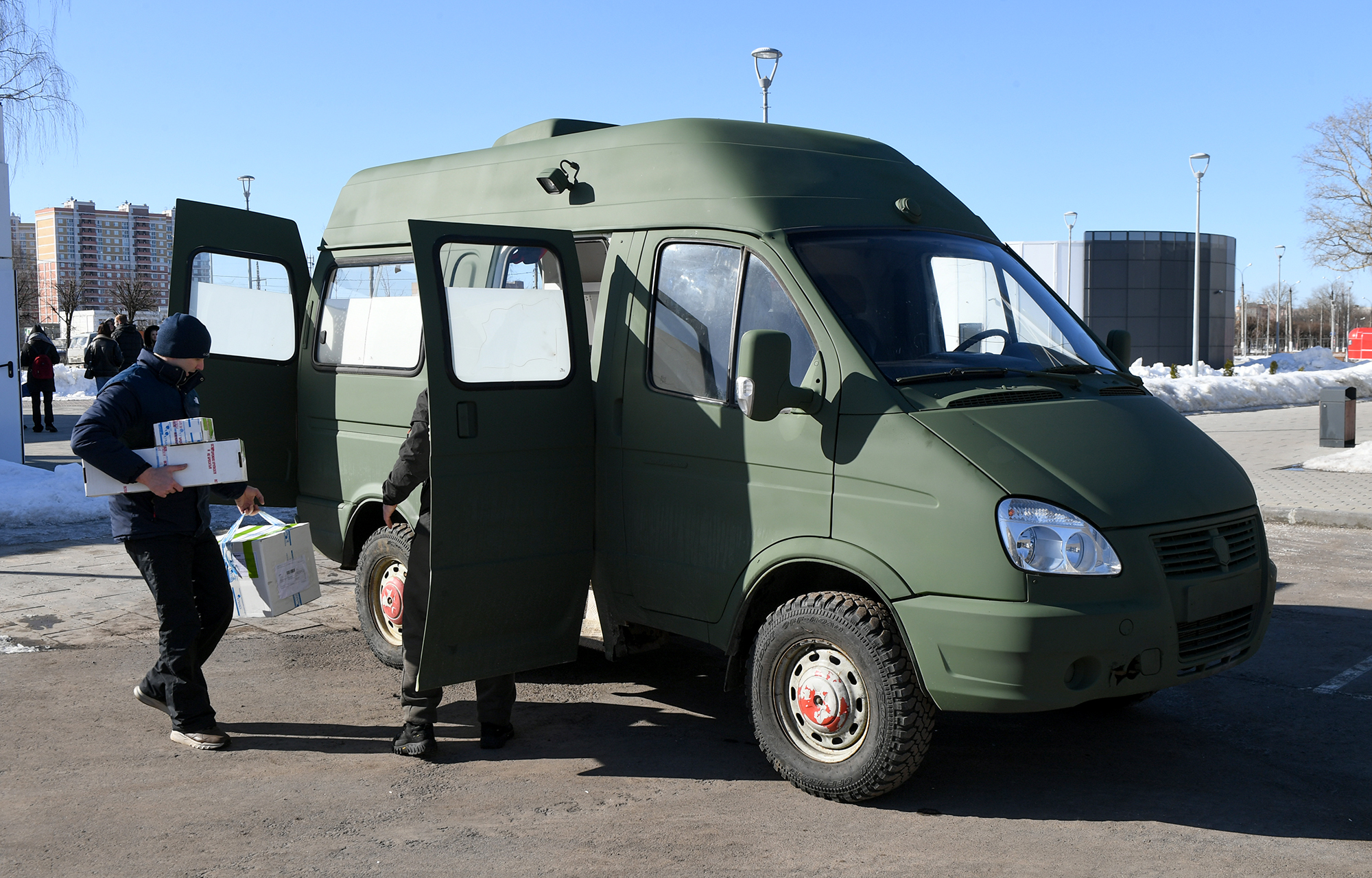 Машины и гуманитарный груз направила Тверская область в зону СВО