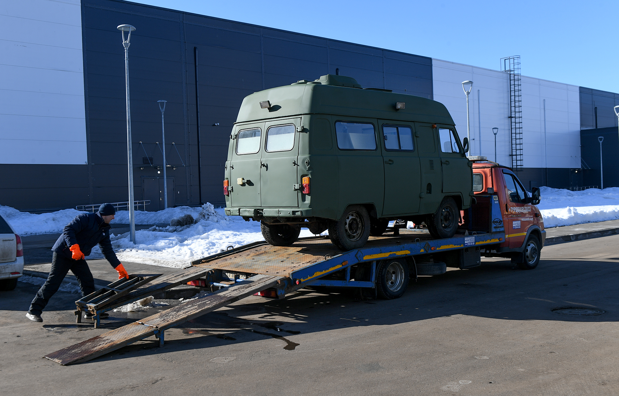 Машины и гуманитарный груз направила Тверская область в зону СВО