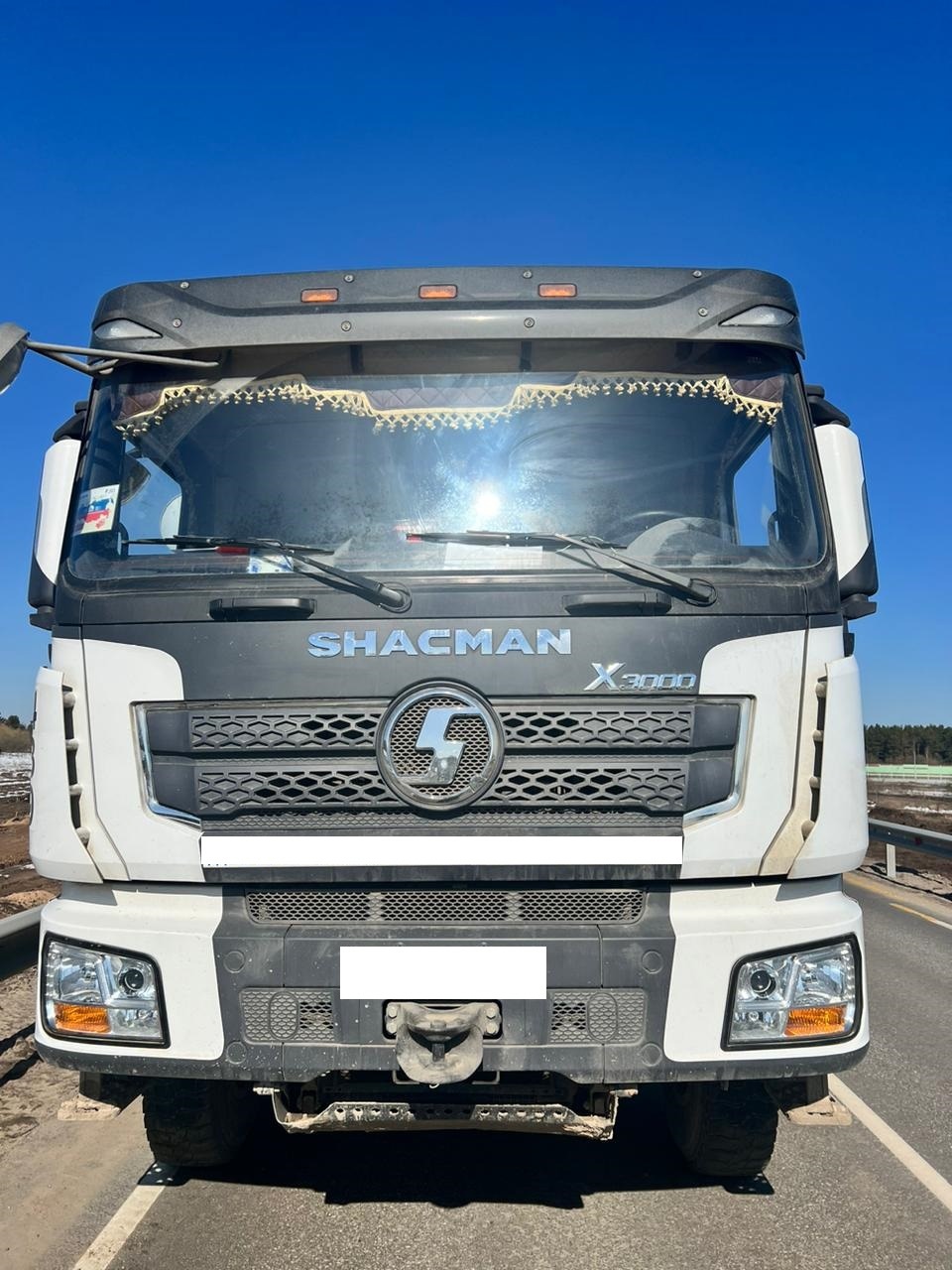 В Тверской области самосвал сбил пешехода на краю дороги