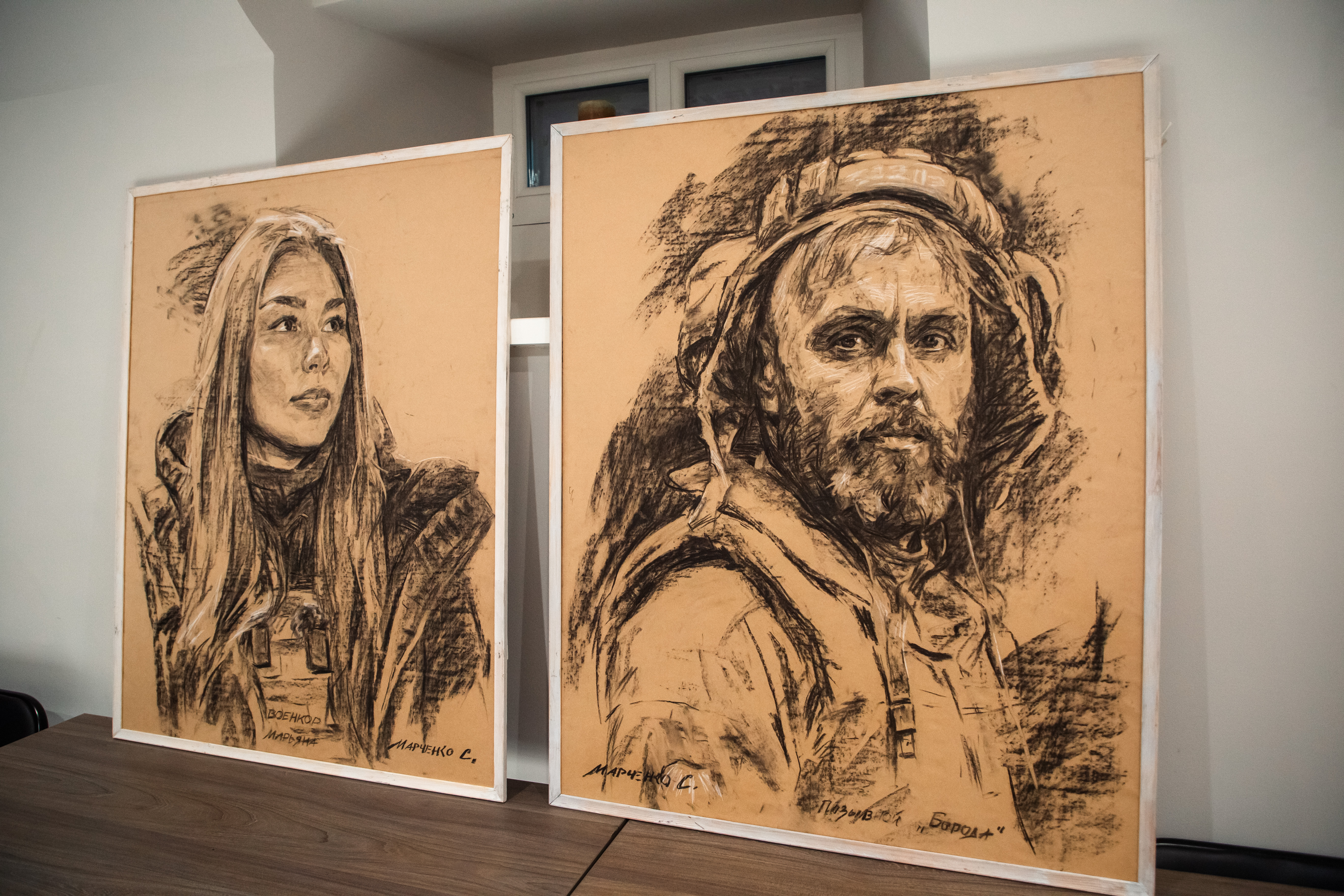 У героизма нет пола: Выставка Сергея Марченко "Уголь Донбасса" знакомит с участниками СВО