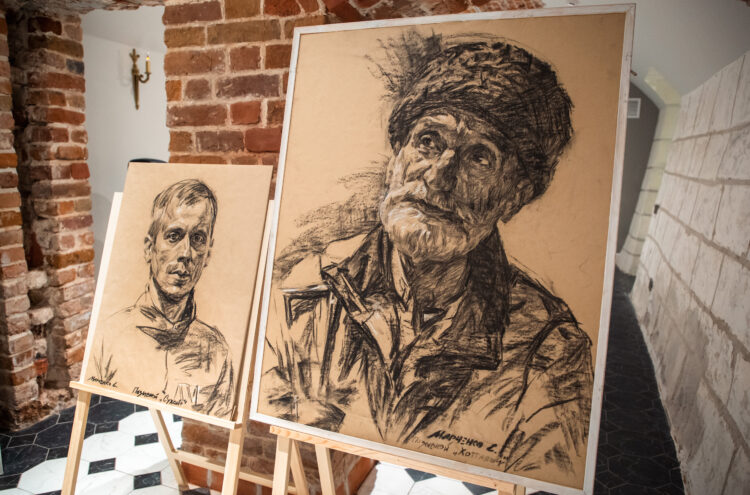 У героизма нет пола: Выставка Сергея Марченко "Уголь Донбасса" знакомит с участниками СВО У героизма нет пола: Выставка Сергея Марченко "Уголь Донбасса" знакомит с участниками СВО