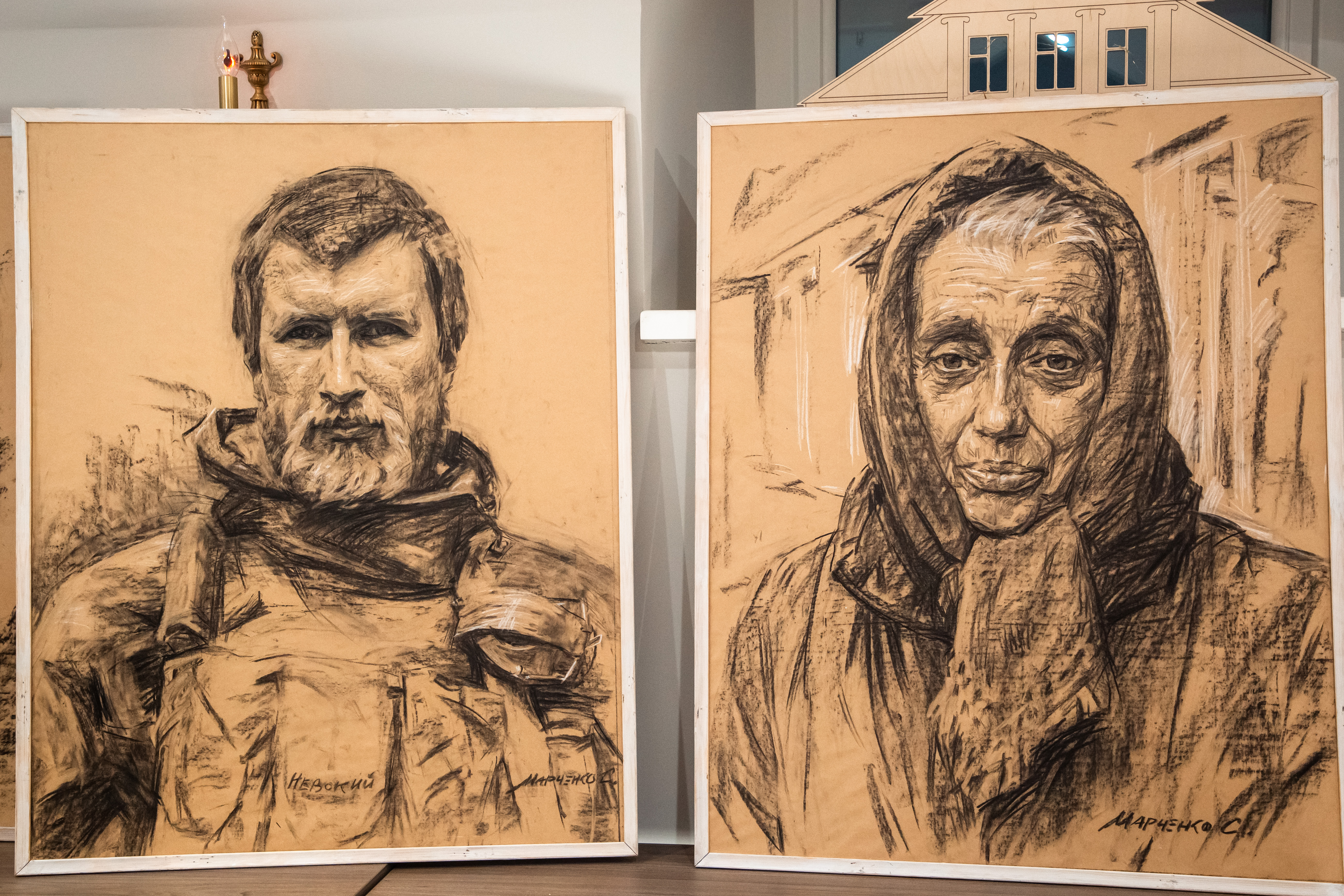 У героизма нет пола: Выставка Сергея Марченко "Уголь Донбасса" знакомит с участниками СВО