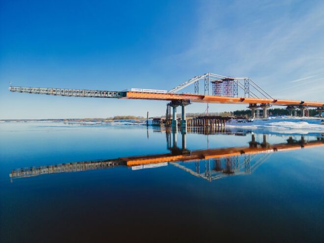 На Северном обходе Твери установлен пролёт моста через Волгу