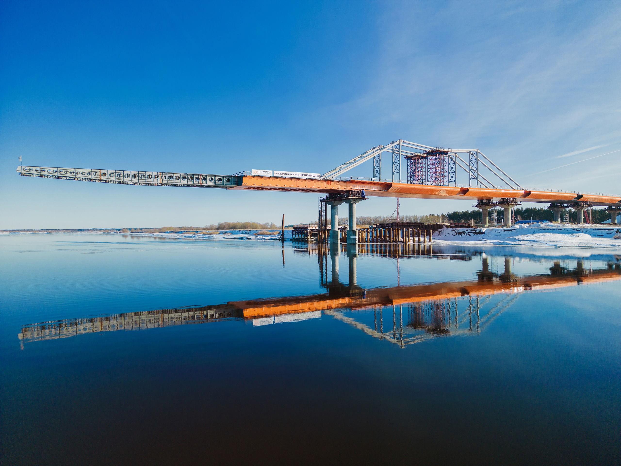 На Северном обходе Твери установлен пролёт моста через Волгу