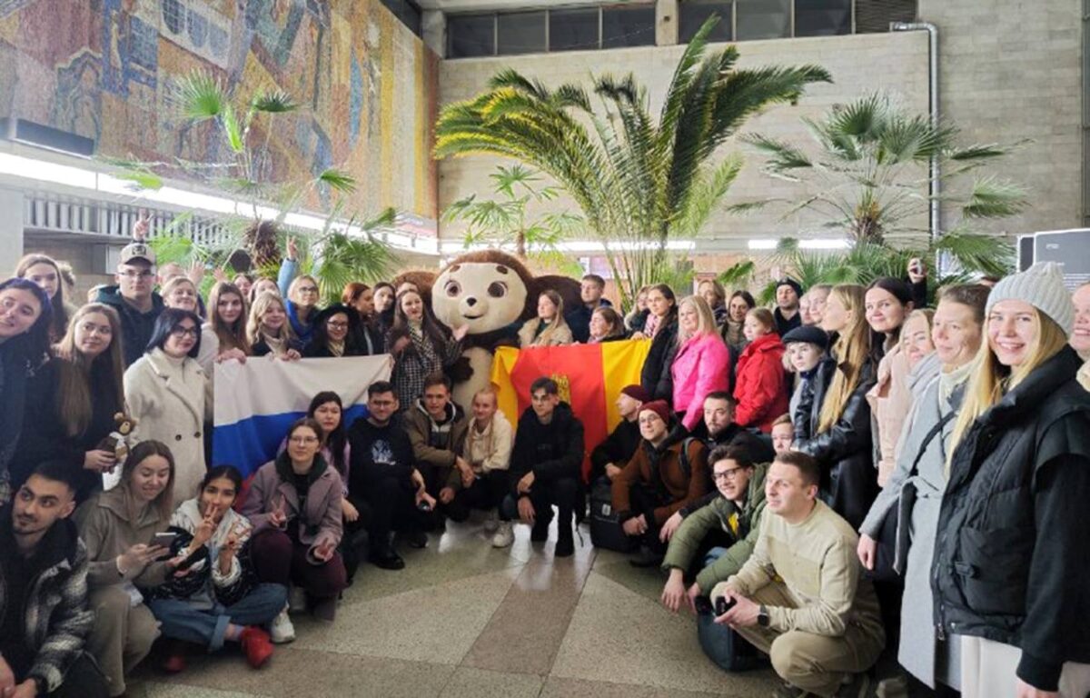 Молодежь Лихославля принимает участие во Всемирном фестивале молодёжи Молодежь Лихославля принимает участие во Всемирном фестивале молодёжи
