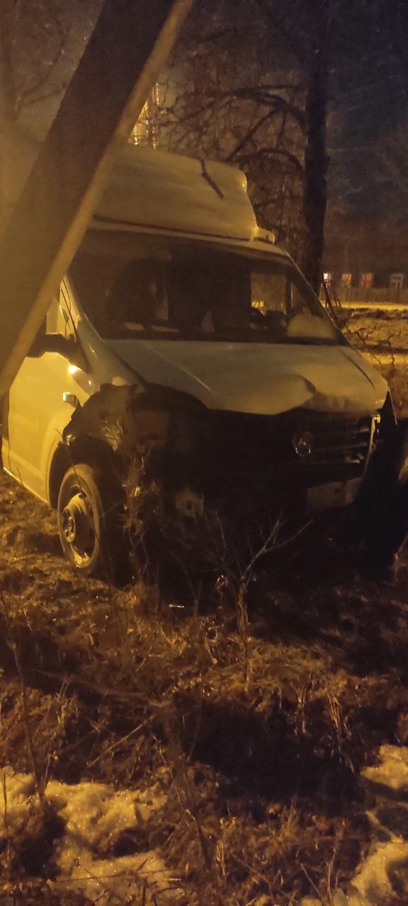 На М-10 в Тверской области столкнулись два автомобиля