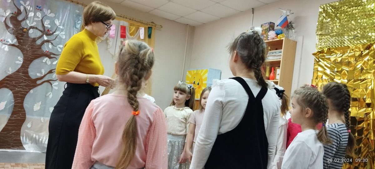 Детям из Тверской области рассказали историю возникновения денег