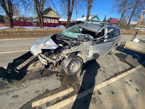 В Тверской области водитель иномарки получил травмы в ДТП с автобусом