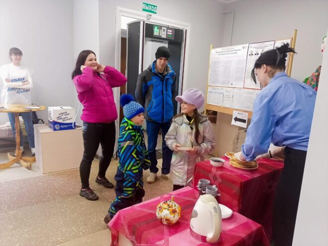 В Тверской области на выборы приходят молодожены, участники СВО и пенсионеры