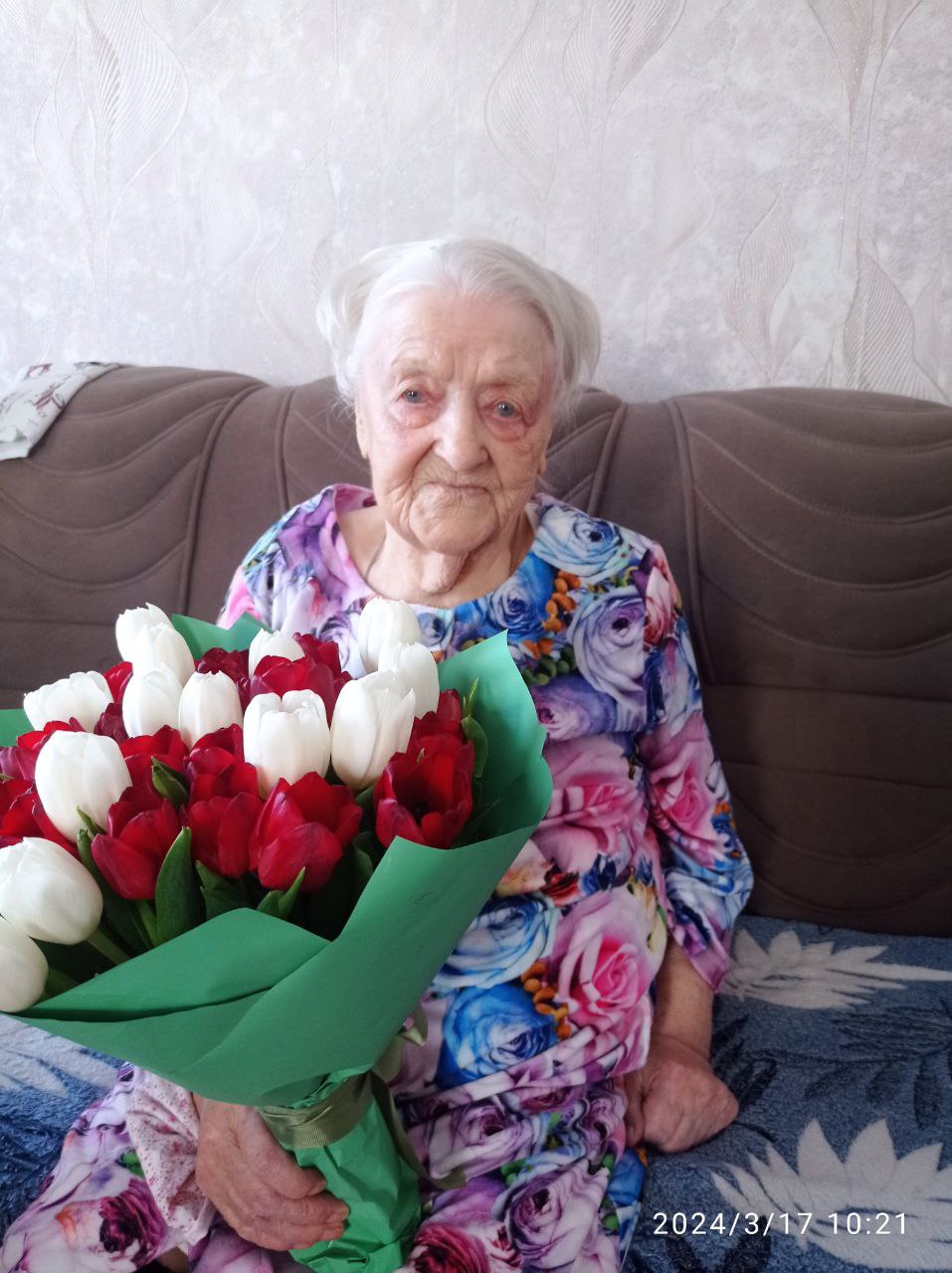 Игорь Руденя поздравил со 100-летием Александру Степанову