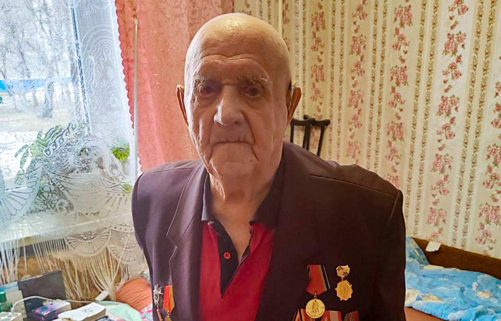 Игорь Руденя поздравил со 100-летием фронтовика Алексея Скобелева Игорь Руденя поздравил со 100-летием фронтовика Алексея Скобелева
