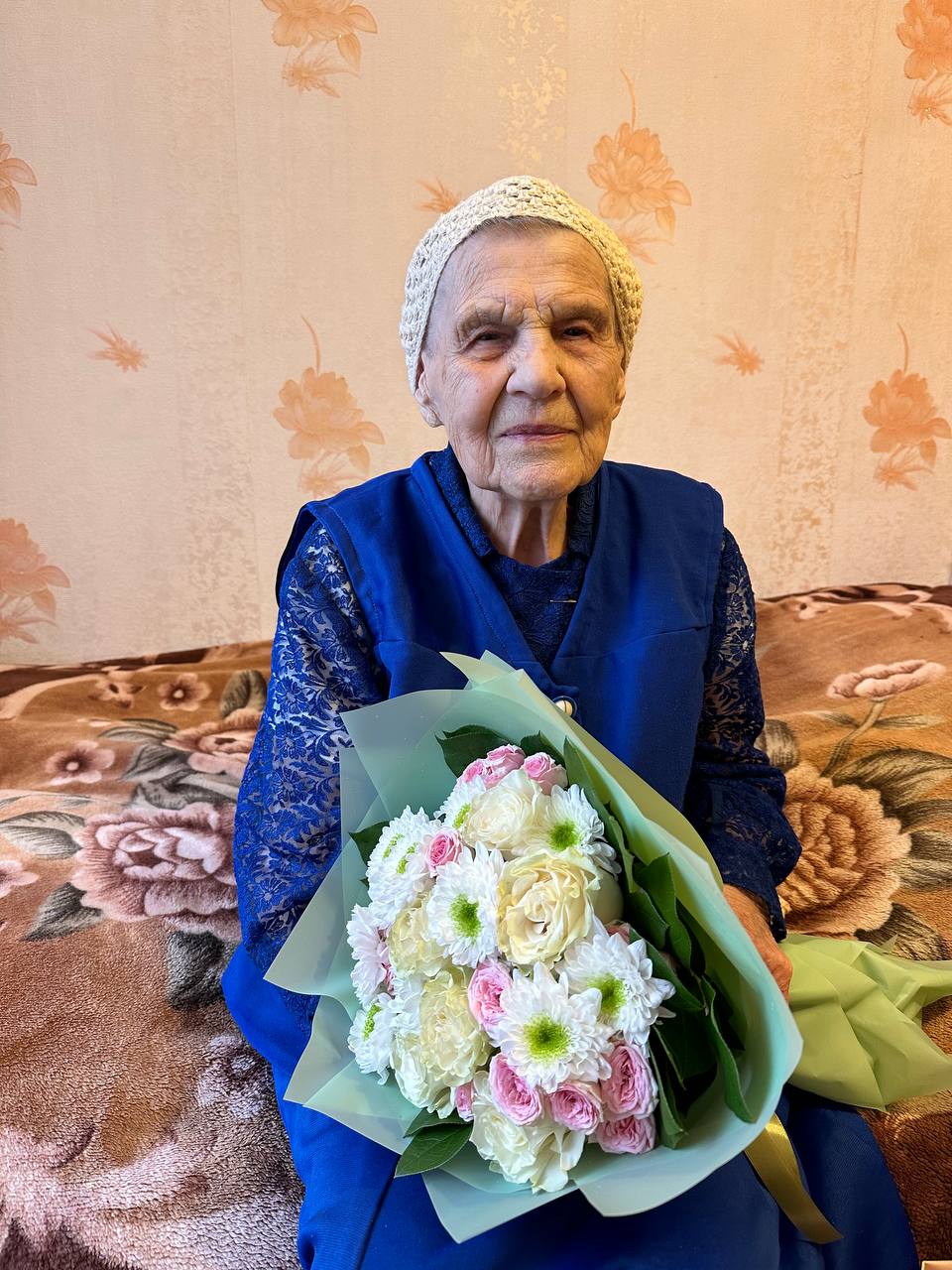 Игорь Руденя поздравил со 100-летним юбилеем ветерана Марию Морозову