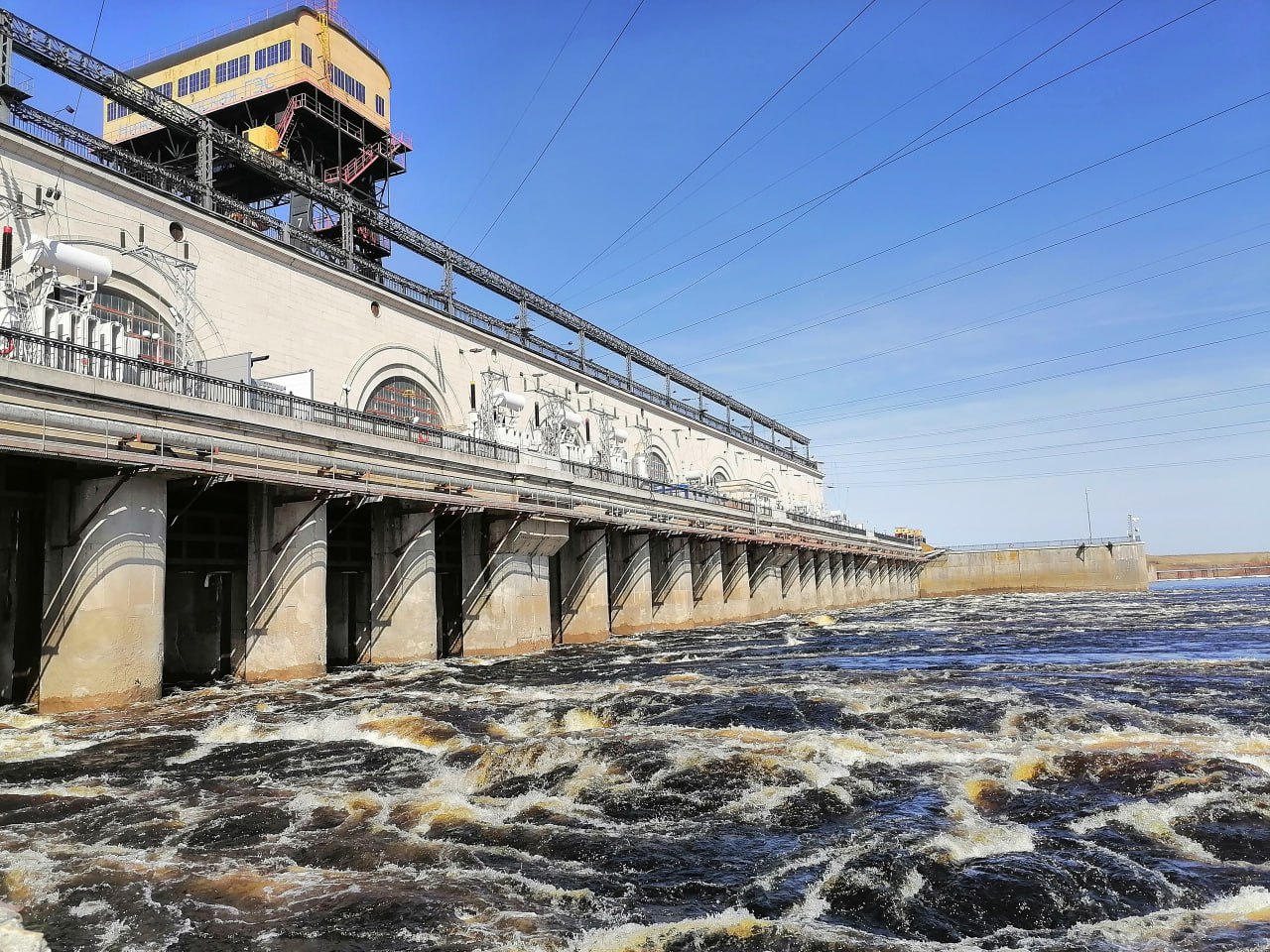 МегаФон обеспечил связь под водой для сотрудников Нижегородской ГЭС МегаФон обеспечил связь под водой для сотрудников Нижегородской ГЭС