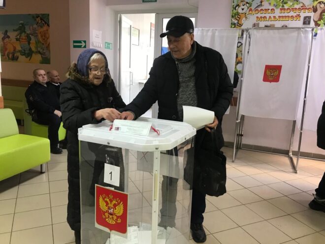 Бывшая несовершеннолетняя узница фашистских концлагерей из Нелидова проголосовала на участке для выборов Бывшая несовершеннолетняя узница фашистских концлагерей из Нелидова проголосовала на участке для выборов