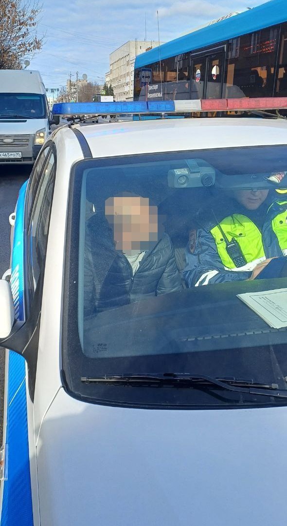 В Твери водитель без прав перевозил ребенка без детского кресла