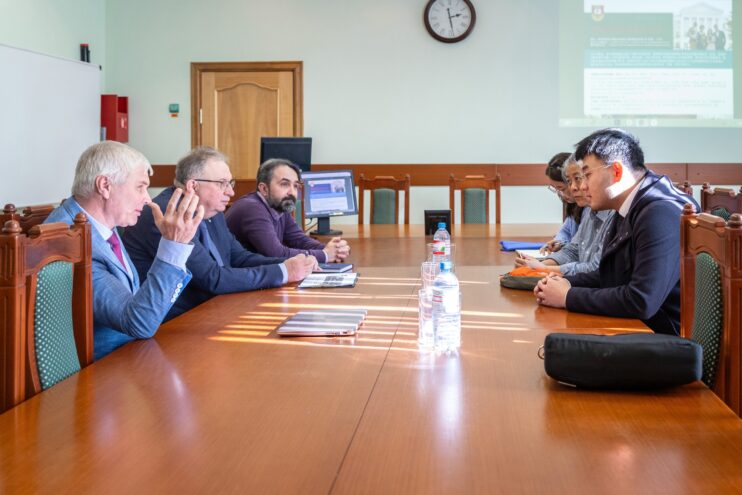 Ученые из Китайской Народной Республики и представители ТвГТУ обсудили сотрудничество в области изучения торфа Ученые из Китайской Народной Республики и представители ТвГТУ обсудили сотрудничество в области изучения торфа