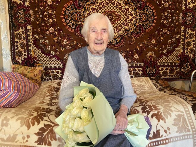 Игорь Руденя поздравил со 103-летием Лидию Челнокову