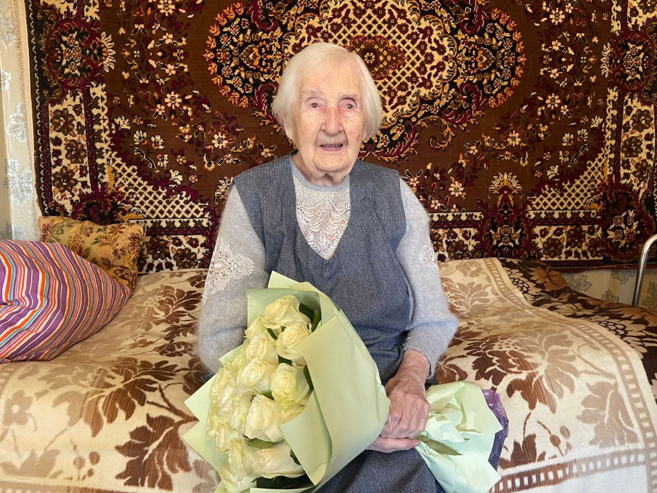 Игорь Руденя поздравил со 103-летием Лидию Челнокову