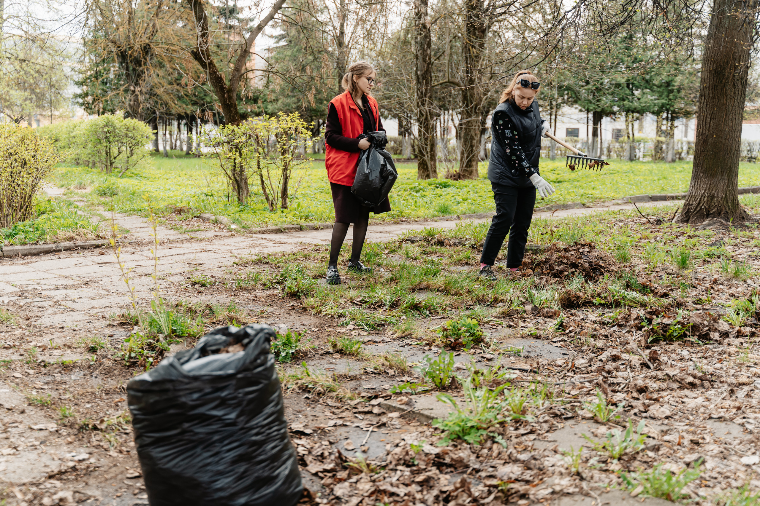Сотрудники РИА Верхневолжье и приняли участие в субботнике с ДК Пролетарка