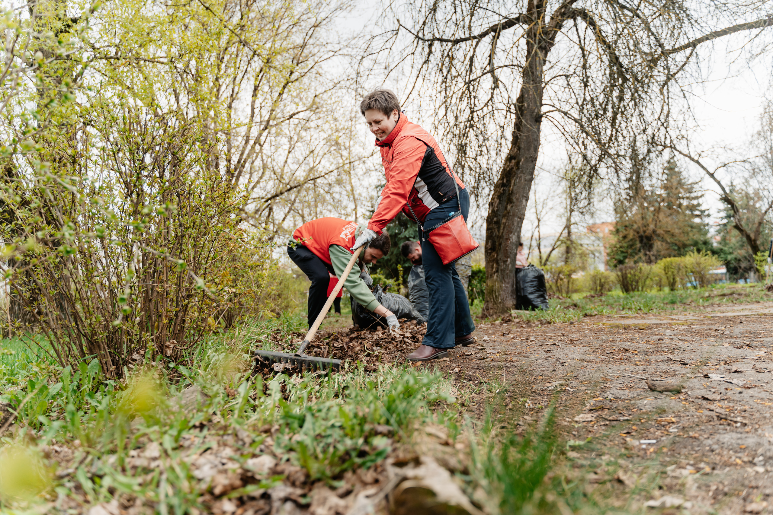 Сотрудники РИА Верхневолжье и приняли участие в субботнике с ДК Пролетарка