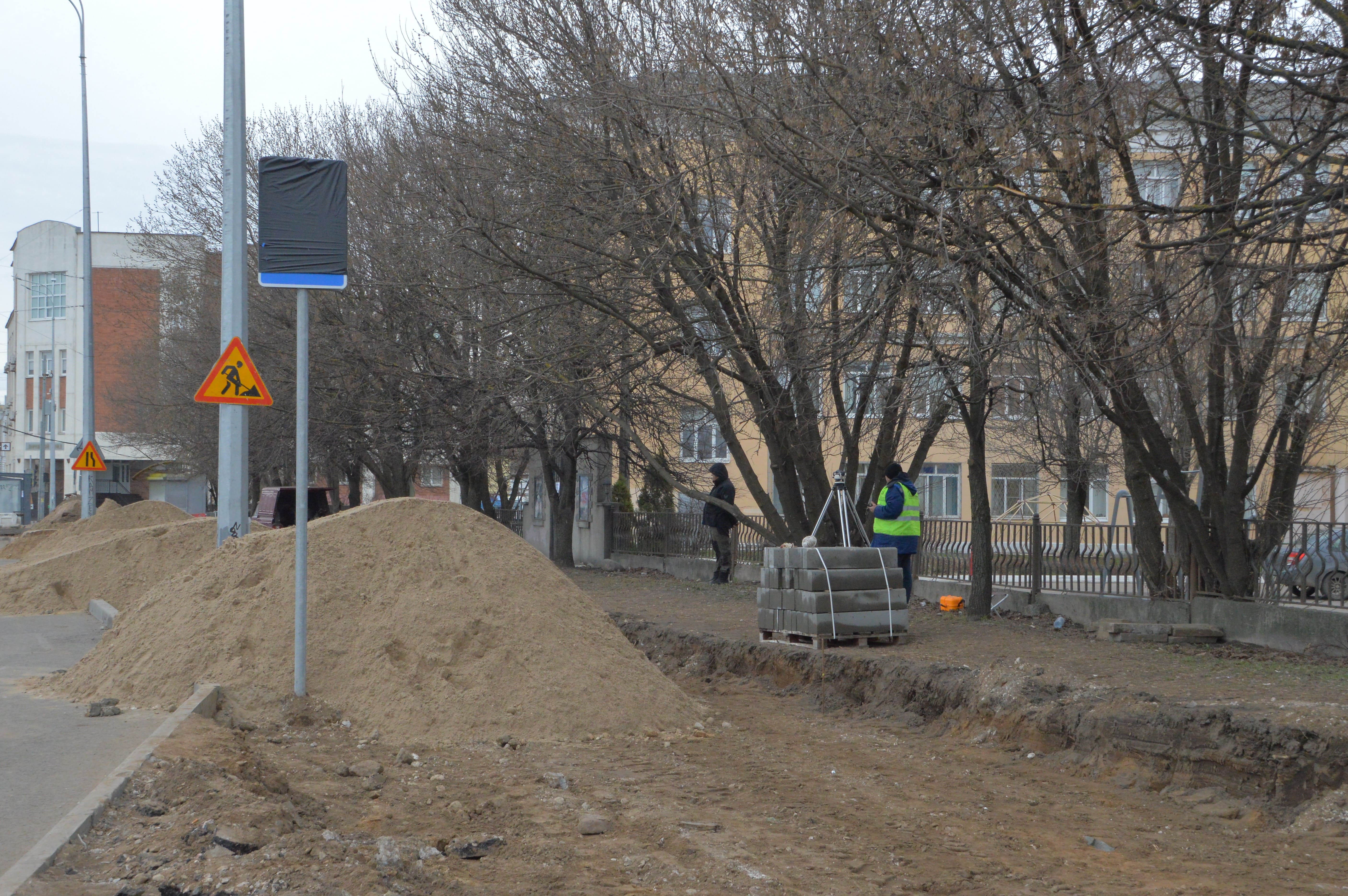 В Твери ремонтируют тротуары