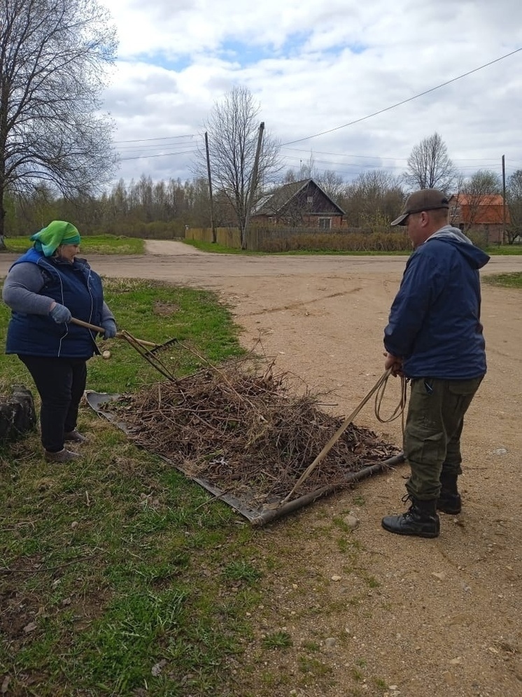 В Оленино продолжаются субботники В Оленино продолжаются субботники