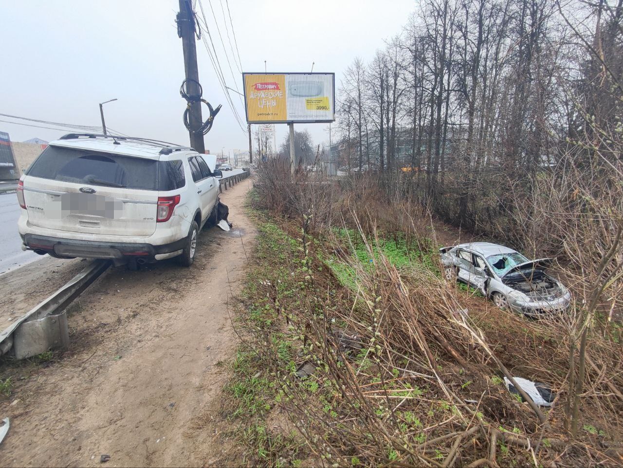 В Твери после ДТП автомобиль оказался в кювете, а водитель - в больнице