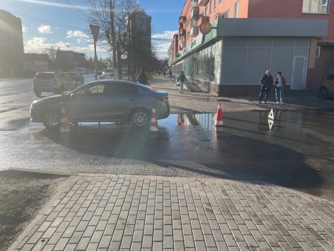 В Твери водитель иномарки сбил человека на электросамокате В Твери водитель иномарки сбил человека на электросамокате