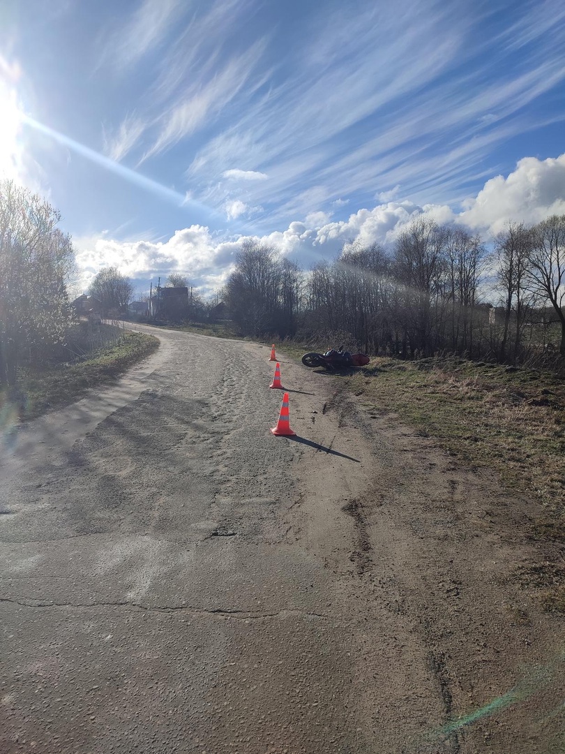 В Тверской области водитель мотоцикла не справился с управлением