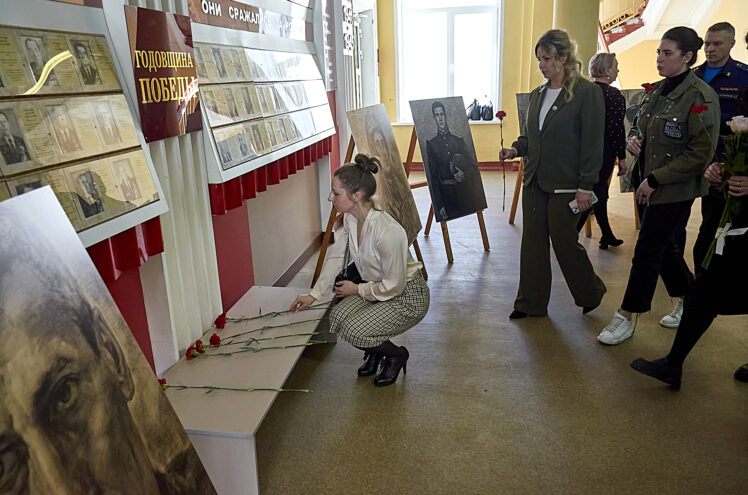 В Твери открылась выставка «Уголь Земли Русской», посвящённая участникам спецоперации