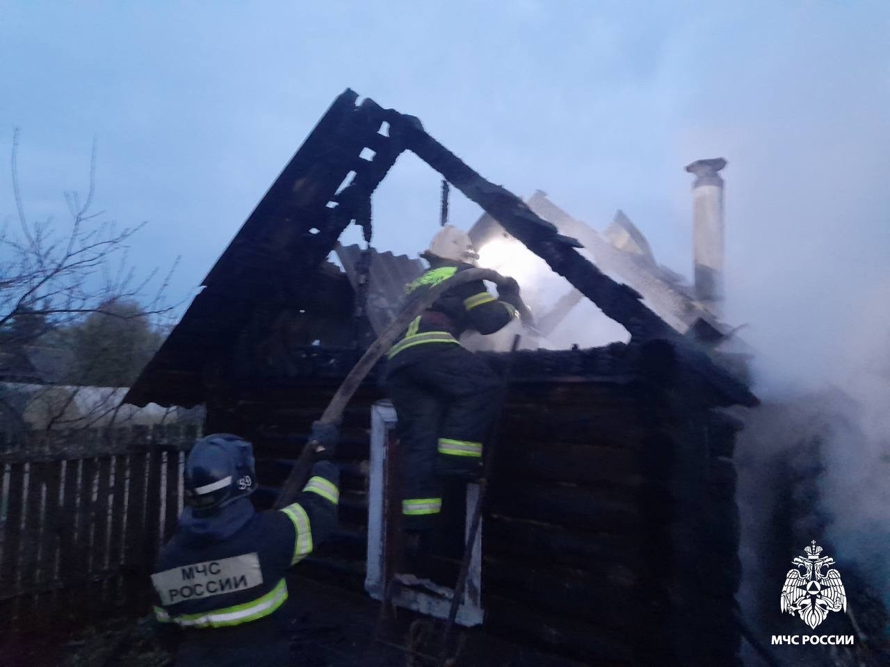 Ранним утром в Тверской области сгорела баня