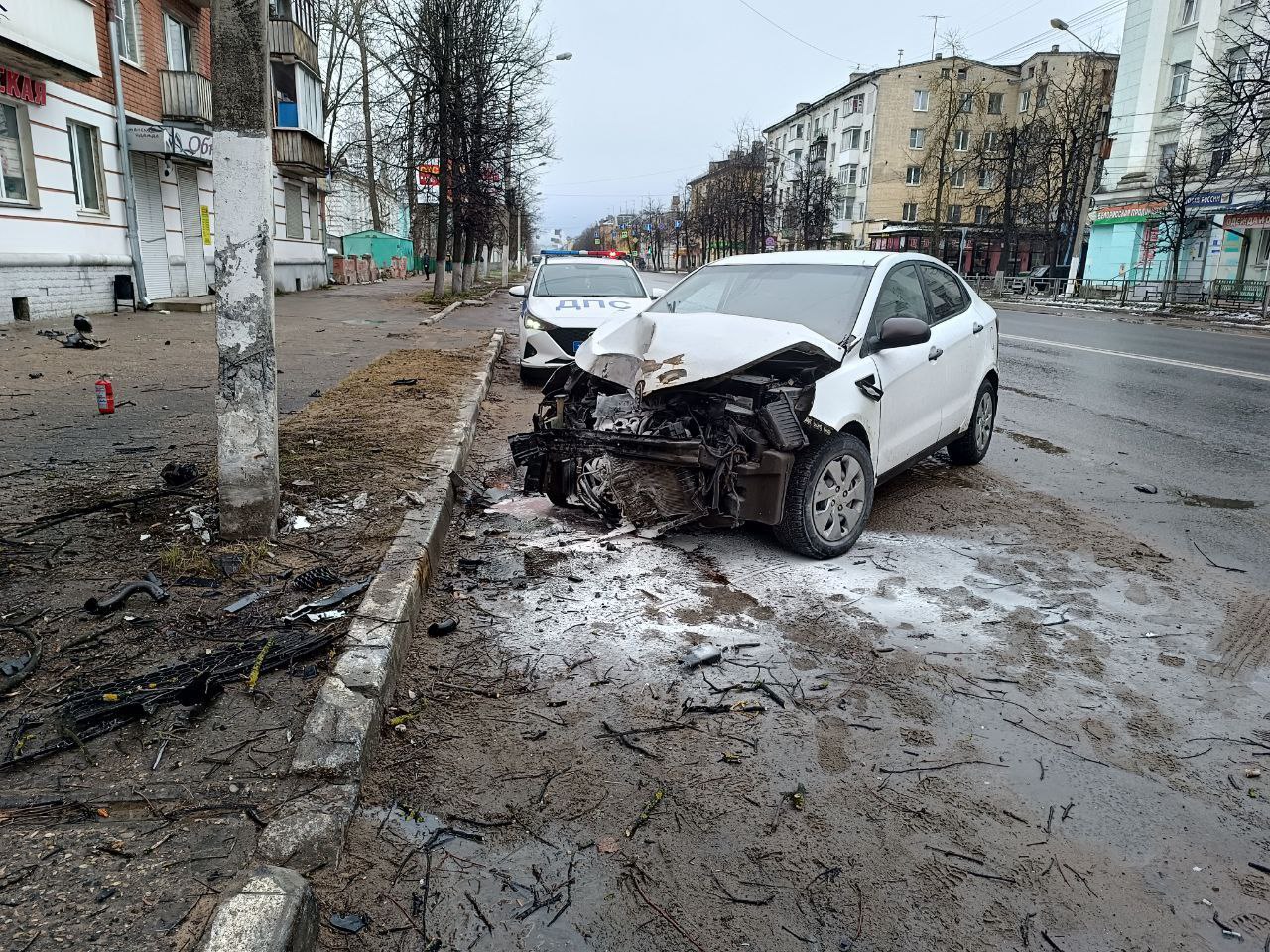 В Твери рано утром водитель не справился с управлением и попал в больницу В Твери рано утром водитель не справился с управлением и попал в больницу