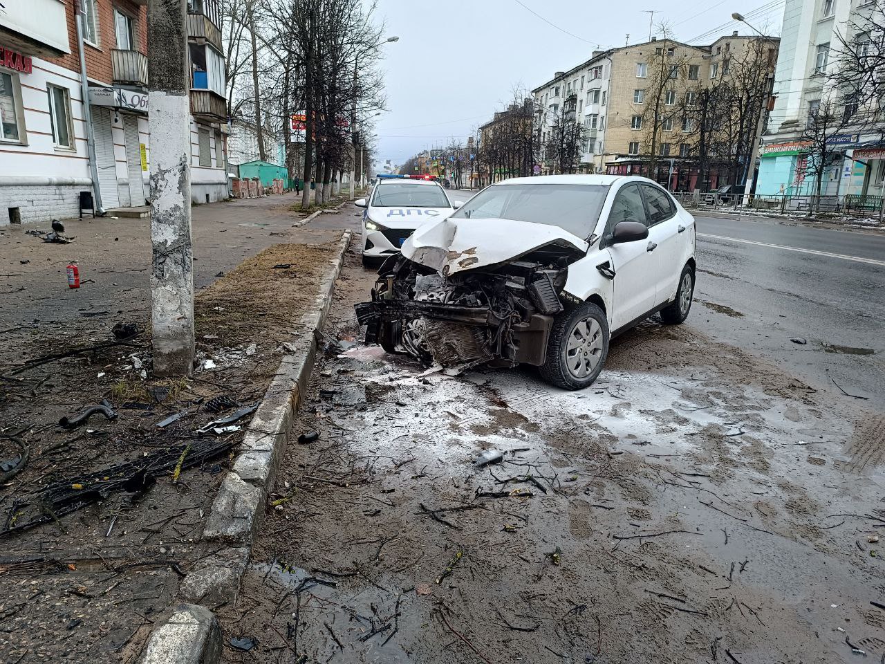 В Твери рано утром водитель не справился с управлением и попал в больницу