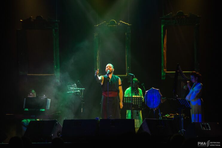 Диалог с душой: Тверской театр кукол познакомил зрителей с известным исполнителем этники Диалог с душой: Тверской театр кукол познакомил зрителей с известным исполнителем этники