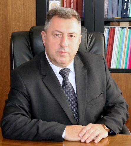 Игорь Руденя поздравил Арнольда Выскубова, награжденного Почетной грамотой Президента РФ Игорь Руденя поздравил Арнольда Выскубова, награжденного Почетной грамотой Президента РФ