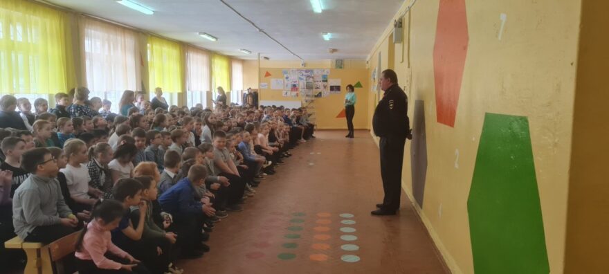 Госавтоинспекция рассказала школьникам о безопасном поведении на дороге в Тверской области