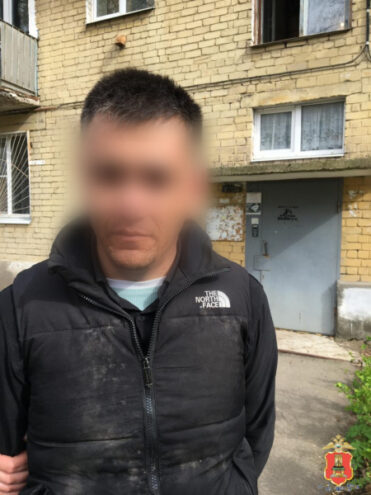 В Твери полицейские задержали наркозакладчика В Твери полицейские задержали наркозакладчика