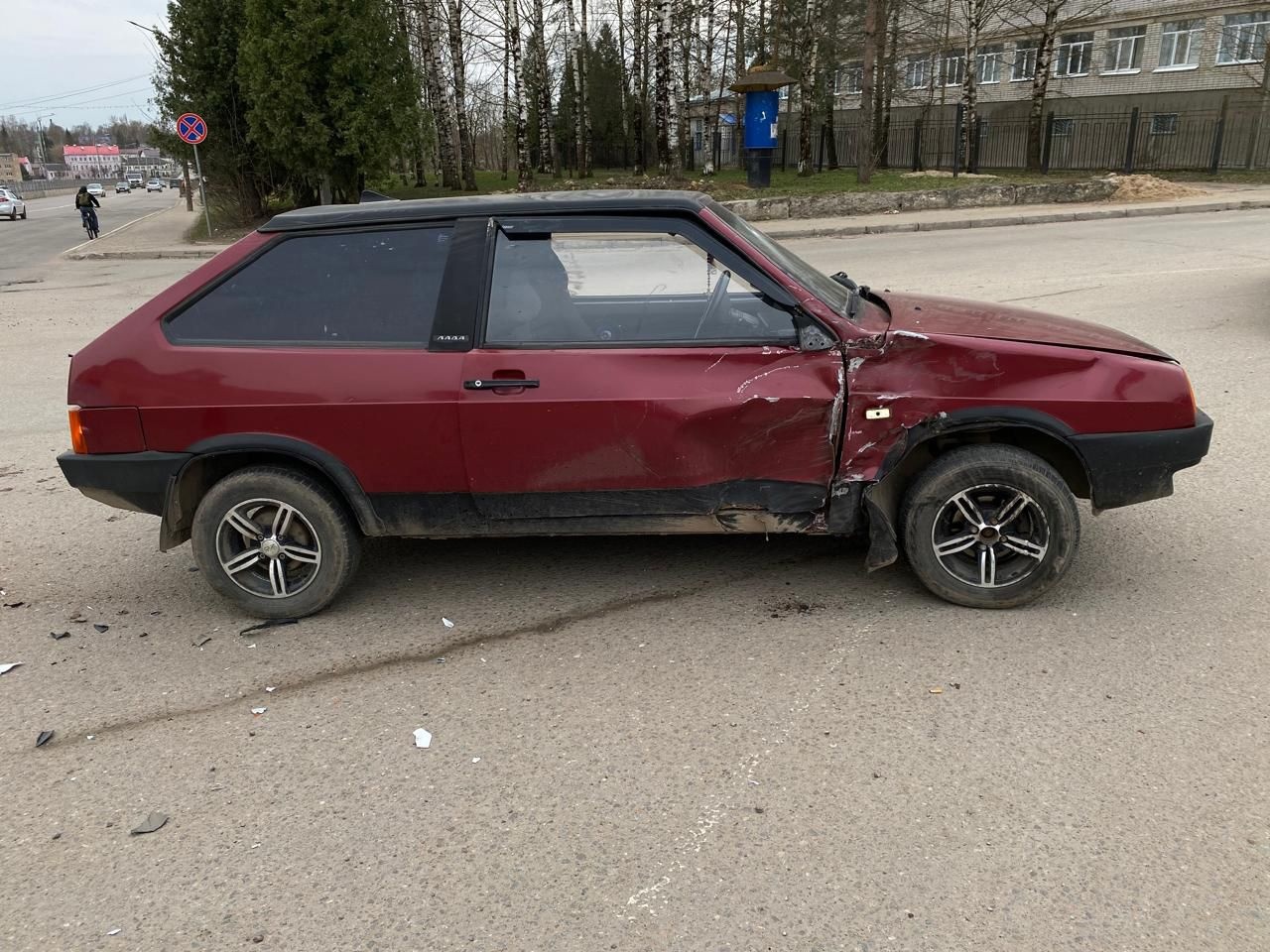 В Ржеве водитель легковушки нарушил ПДД и устроил аварию с мотоциклом