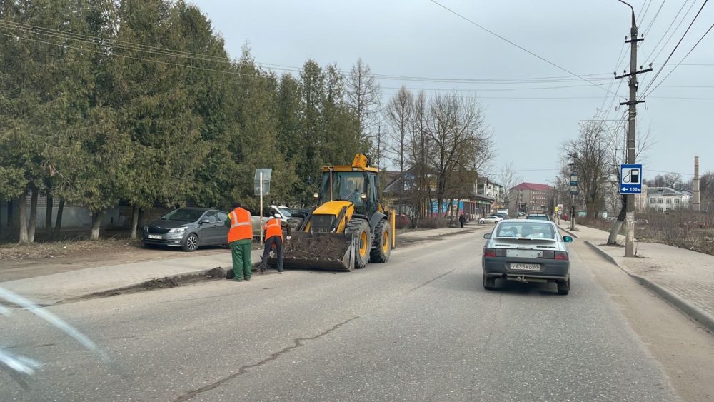 В городе Бологое Тверской области началась уборка улиц В городе Бологое Тверской области началась уборка улиц