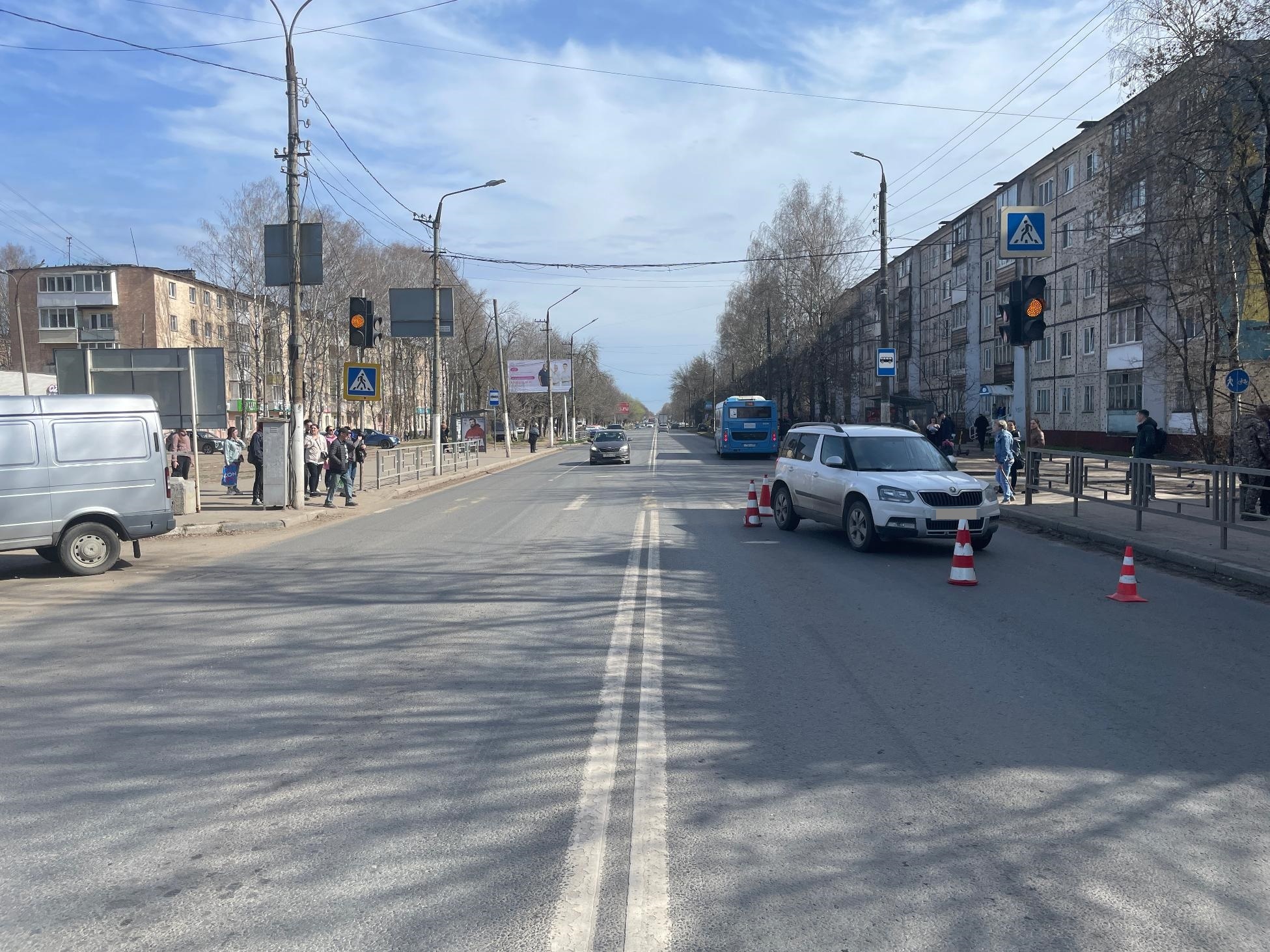 В Твери иномарка сбила девушку на пешеходном переходе