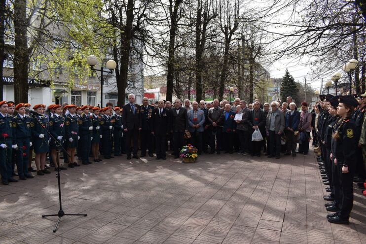 В Твери почтили память героев-чернобыльцев В Твери почтили память героев-чернобыльцев