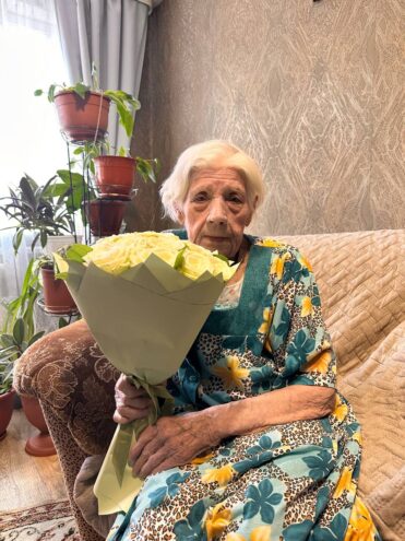 Игорь Руденя поздравил со 100-летием участницу Великой Отечественной войны Валентину Александровну Федотову